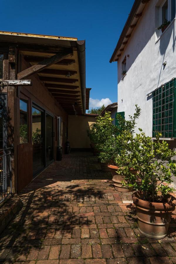 Locanda La Valle Castelnuovo Magra Exterior photo